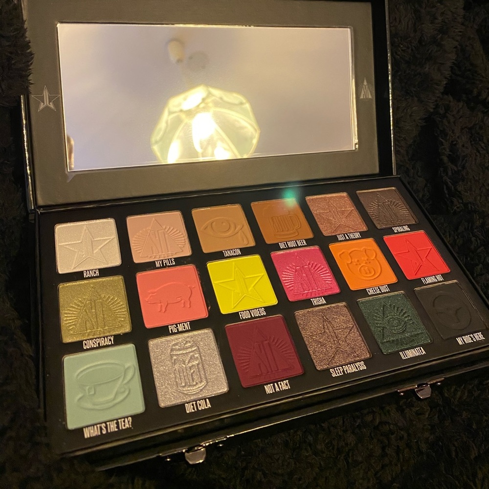 Conspiracy Palette